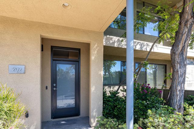 870 E Palm Canyon Drive 202, Palm Springs, CA 92264