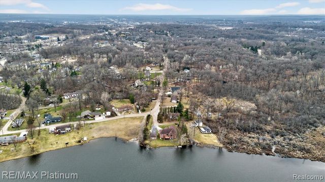4253 Link Drive, Brighton, MI 48114