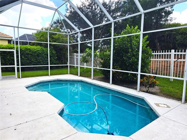 8427 SAILING LOOP, Lakewood Ranch, FL 34202