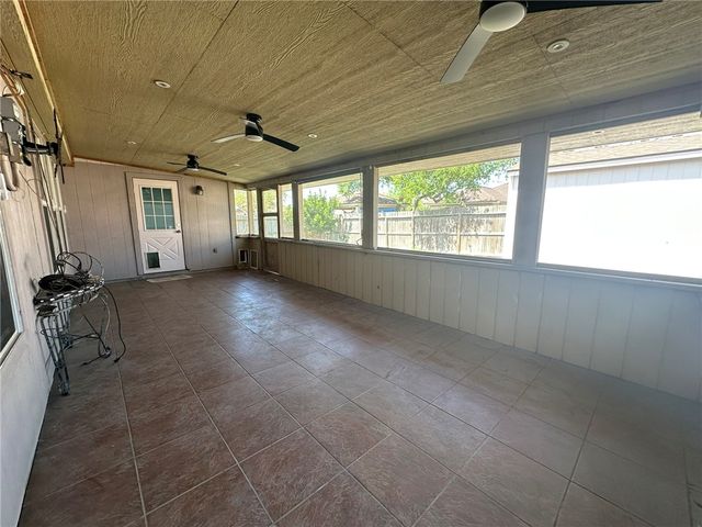 1002 La Mirada, Portland, TX 78374