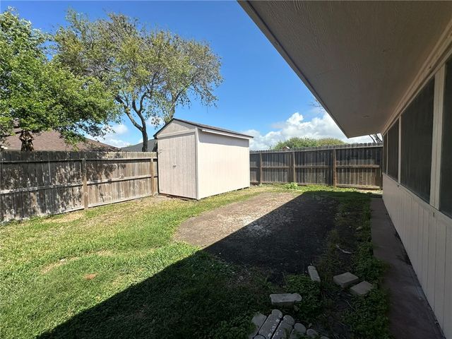 1002 La Mirada, Portland, TX 78374