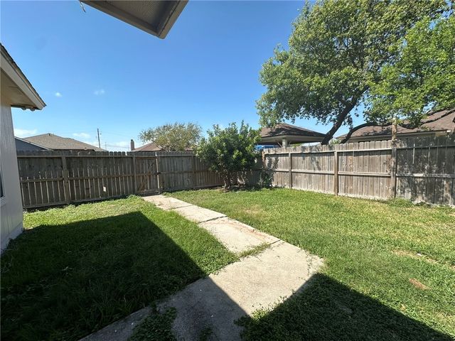 1002 La Mirada, Portland, TX 78374