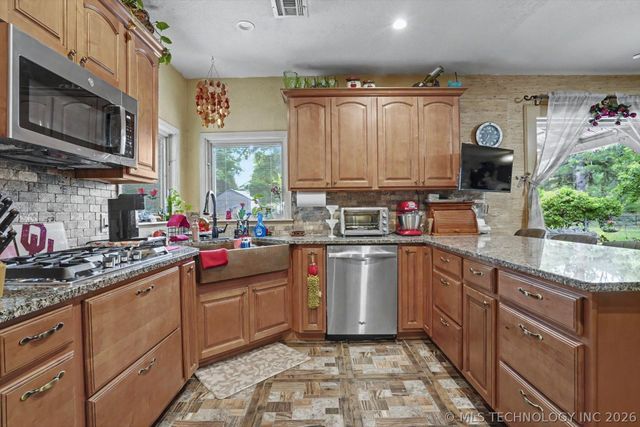 7233 S Gafford Avenue, Broken Arrow, OK 74014