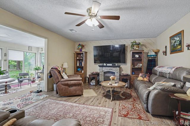7233 S Gafford Avenue, Broken Arrow, OK 74014
