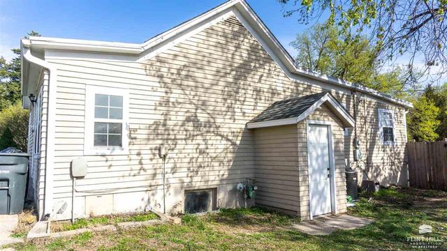 920 Crawford Street, Clay Center, KS 67432