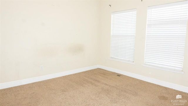 920 Crawford Street, Clay Center, KS 67432