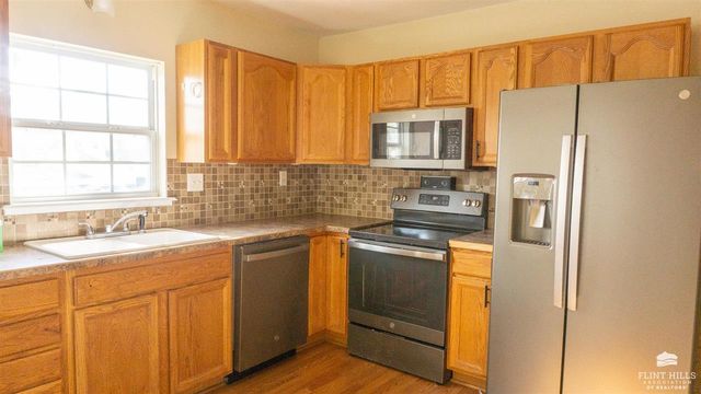 920 Crawford Street, Clay Center, KS 67432