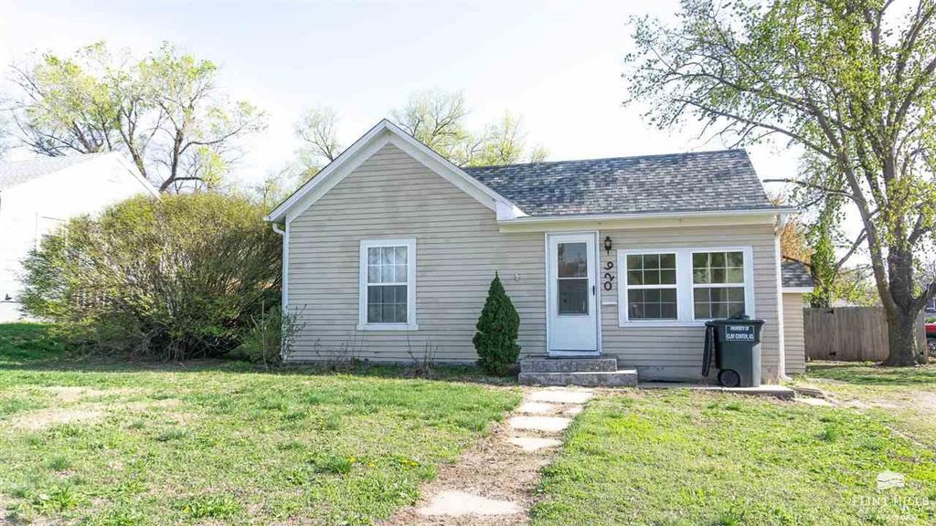 920 Crawford Street, Clay Center, KS 67432