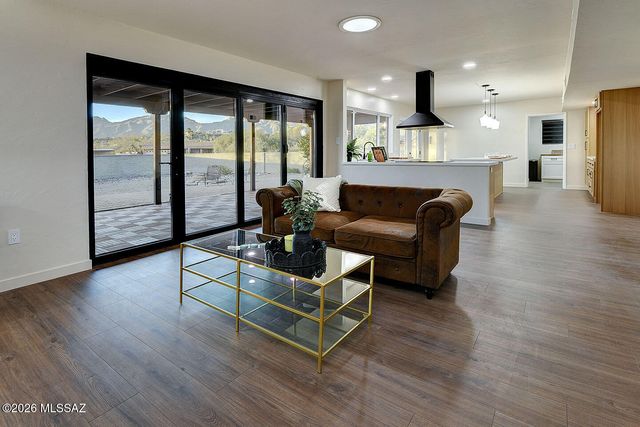 6555 E Cll De Amigos, Tucson, AZ 85750