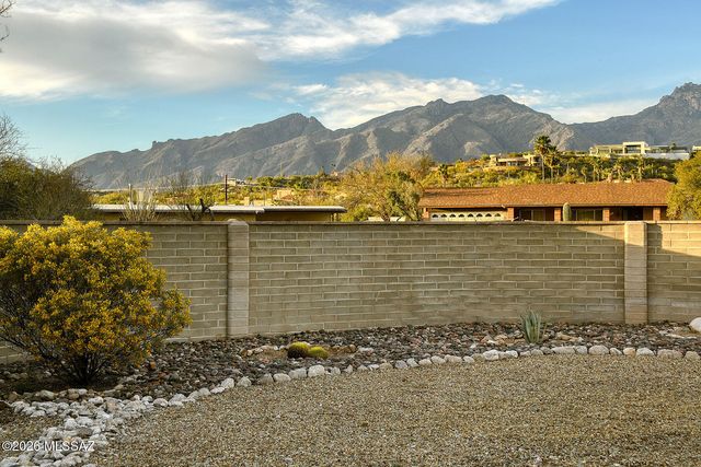 6555 E Cll De Amigos, Tucson, AZ 85750