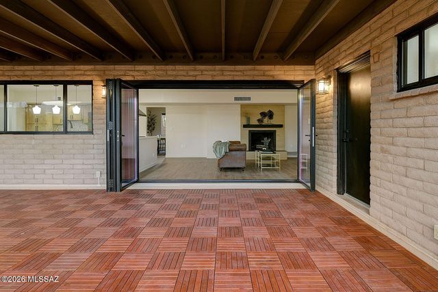 6555 E Cll De Amigos, Tucson, AZ 85750