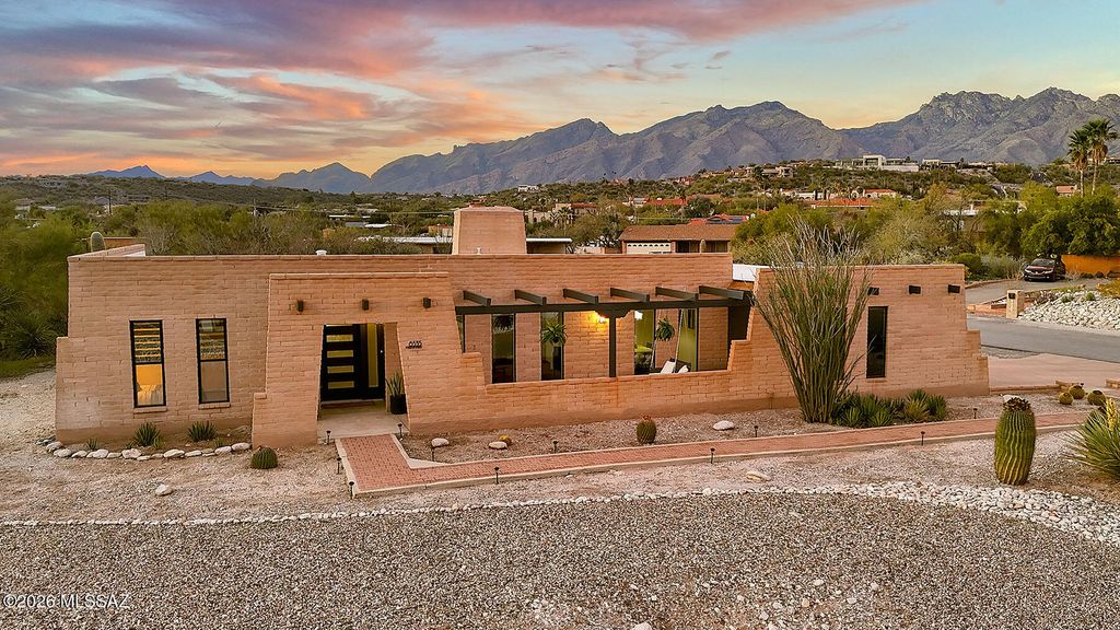 6555 E Cll De Amigos, Tucson, AZ 85750