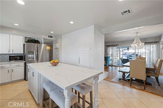 10124 Debra Avenue, Granada Hills (los Angeles), CA 91343