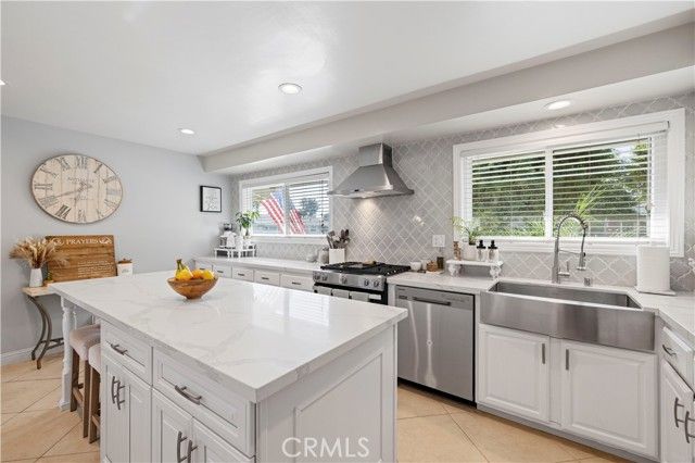 10124 Debra Avenue, Granada Hills (los Angeles), CA 91343