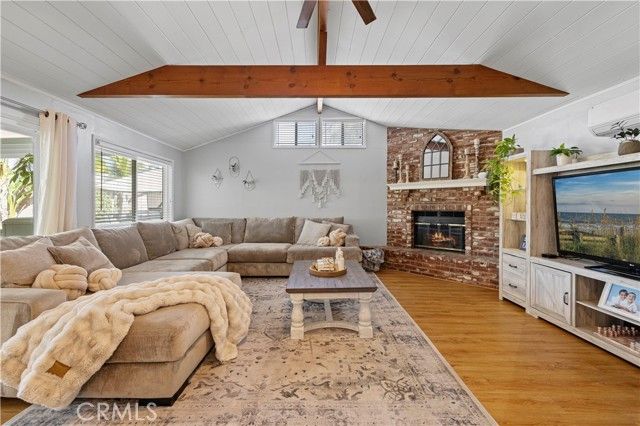 10124 Debra Avenue, Granada Hills (los Angeles), CA 91343