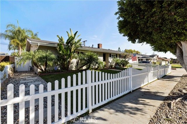 10124 Debra Avenue, Granada Hills (los Angeles), CA 91343