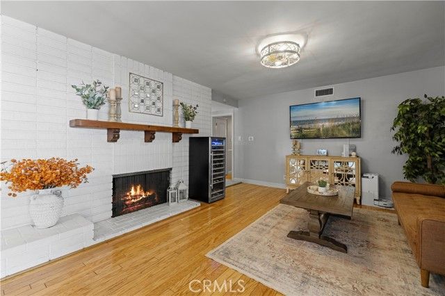 10124 Debra Avenue, Granada Hills (los Angeles), CA 91343