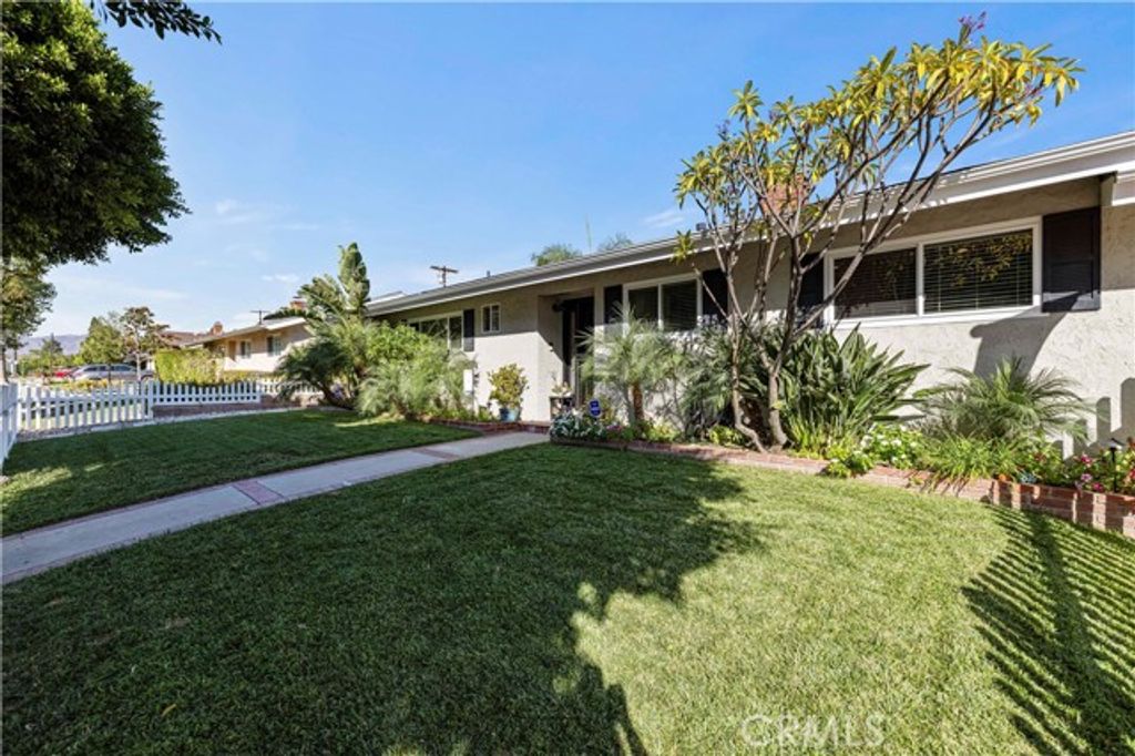 10124 Debra Avenue, Granada Hills (los Angeles), CA 91343