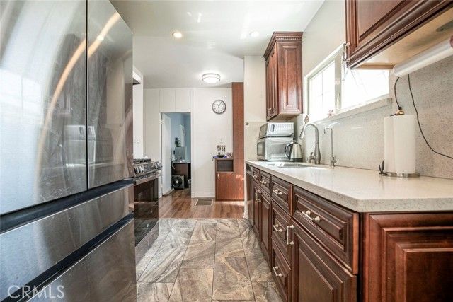 533 Hawthorne Street, Glendale, CA 91204