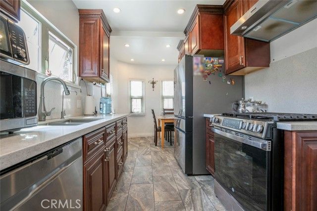 533 Hawthorne Street, Glendale, CA 91204