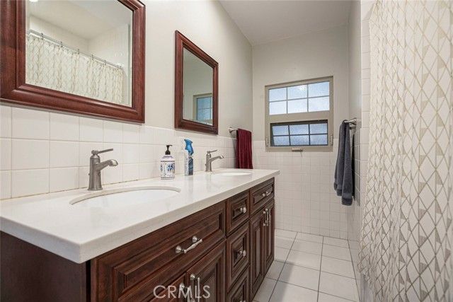 533 Hawthorne Street, Glendale, CA 91204