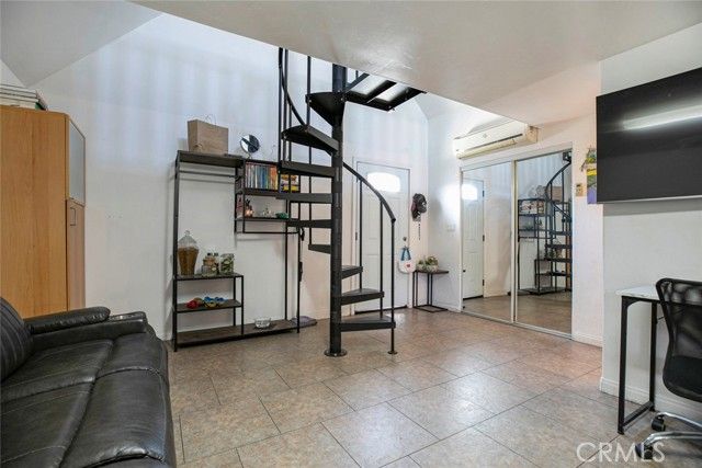 533 Hawthorne Street, Glendale, CA 91204