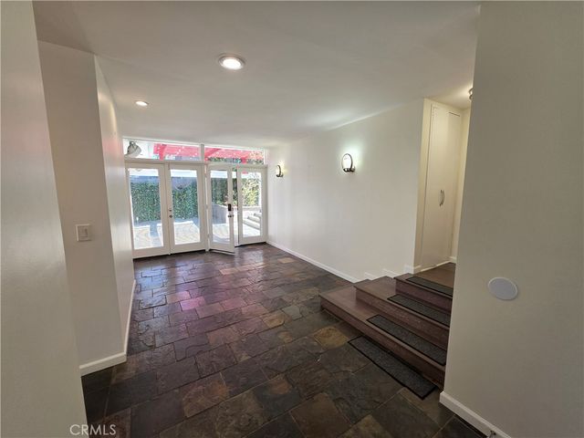 310 S Thurston, Los Angeles, CA 90049
