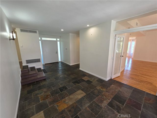 310 S Thurston, Los Angeles, CA 90049