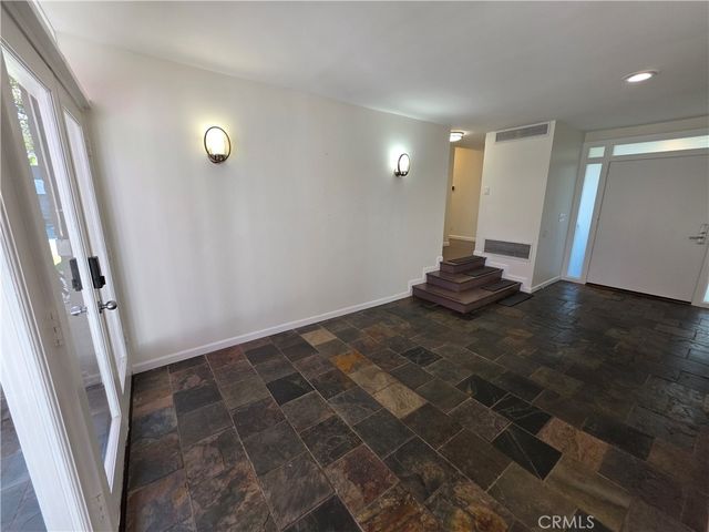 310 S Thurston, Los Angeles, CA 90049