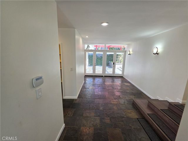 310 S Thurston, Los Angeles, CA 90049