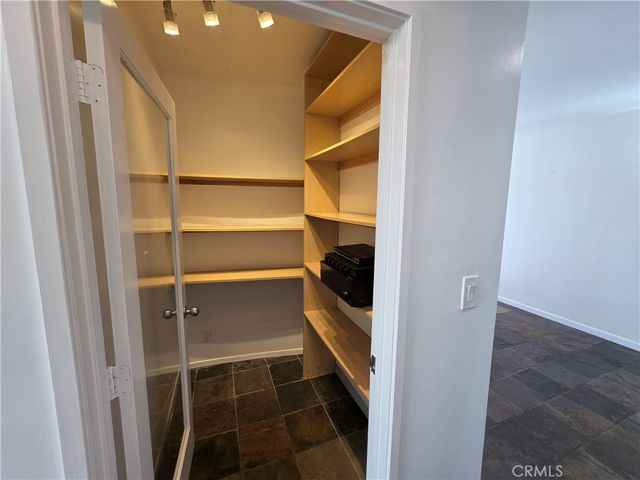 310 S Thurston, Los Angeles, CA 90049