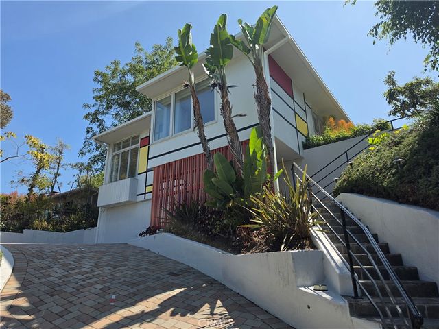 310 S Thurston, Los Angeles, CA 90049