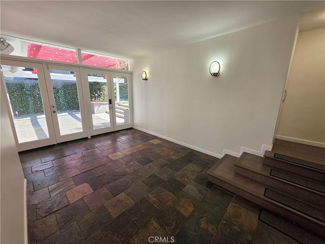 310 S Thurston, Los Angeles, CA 90049