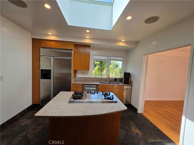 310 S Thurston, Los Angeles, CA 90049
