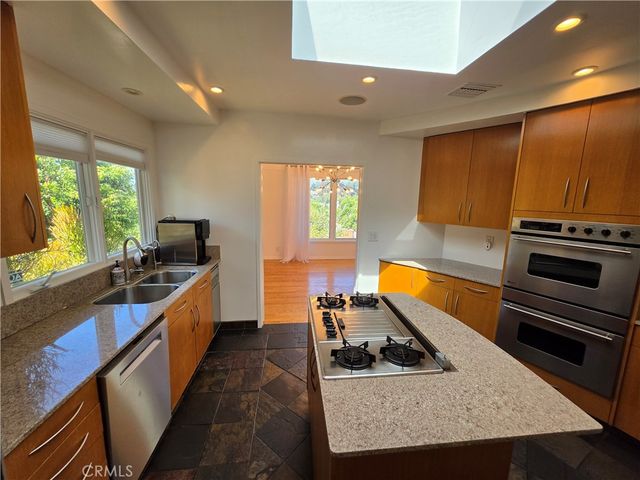 310 S Thurston, Los Angeles, CA 90049
