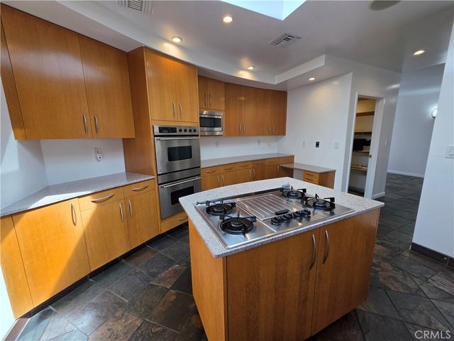 310 S Thurston, Los Angeles, CA 90049