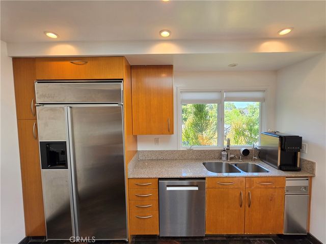 310 S Thurston, Los Angeles, CA 90049