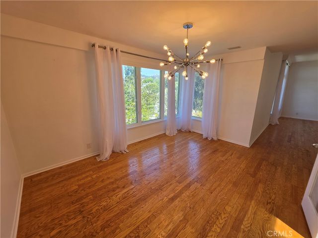 310 S Thurston, Los Angeles, CA 90049