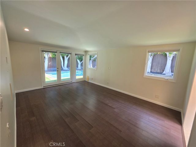 310 S Thurston, Los Angeles, CA 90049