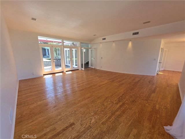 310 S Thurston, Los Angeles, CA 90049