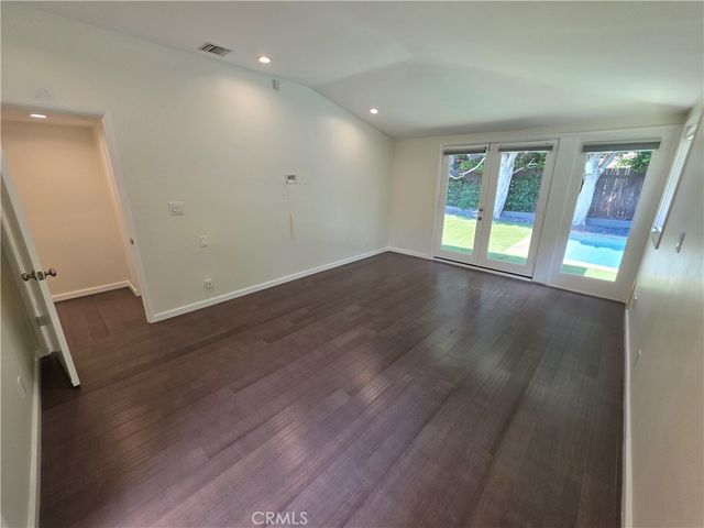 310 S Thurston, Los Angeles, CA 90049