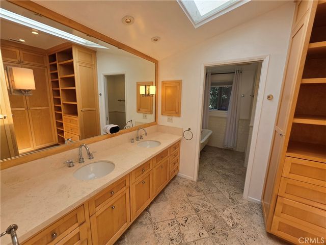 310 S Thurston, Los Angeles, CA 90049