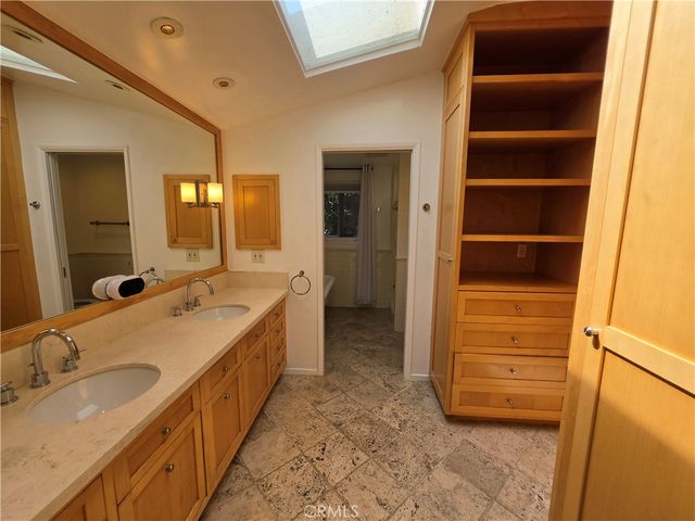 310 S Thurston, Los Angeles, CA 90049