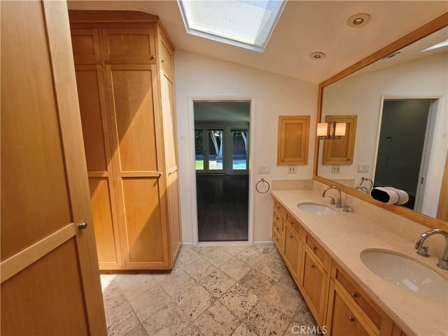 310 S Thurston, Los Angeles, CA 90049