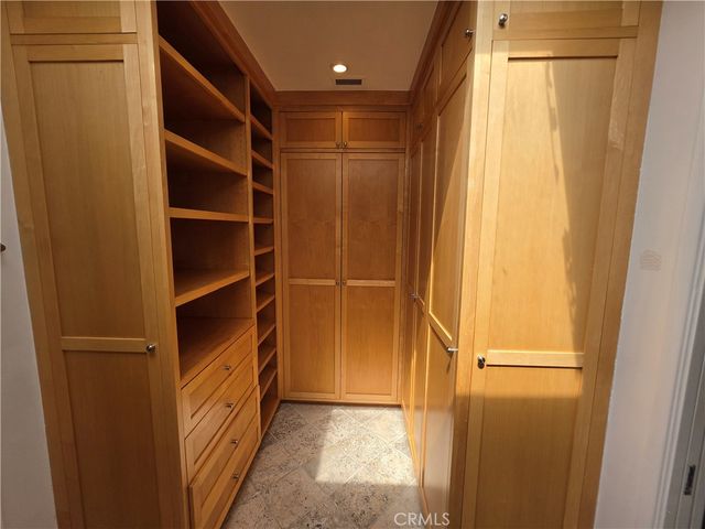 310 S Thurston, Los Angeles, CA 90049