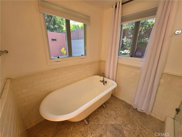 310 S Thurston, Los Angeles, CA 90049