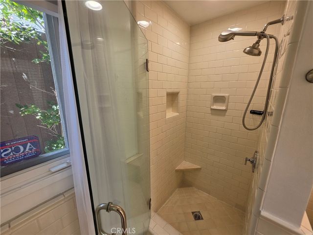 310 S Thurston, Los Angeles, CA 90049