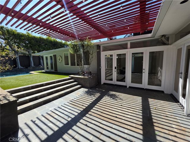 310 S Thurston, Los Angeles, CA 90049