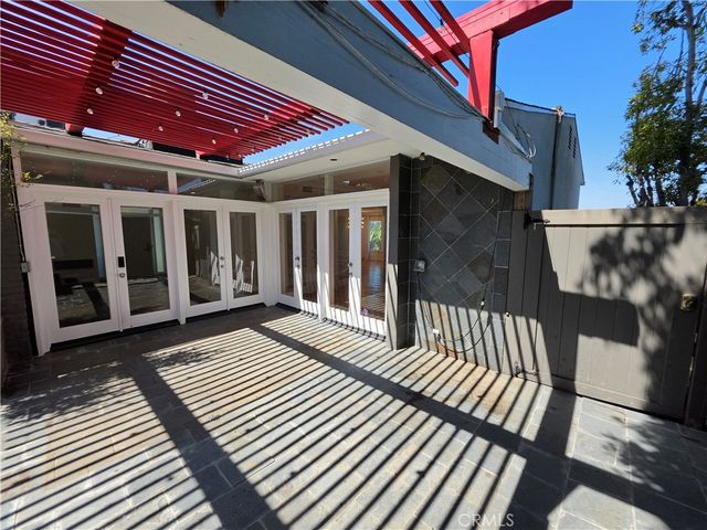 310 S Thurston, Los Angeles, CA 90049