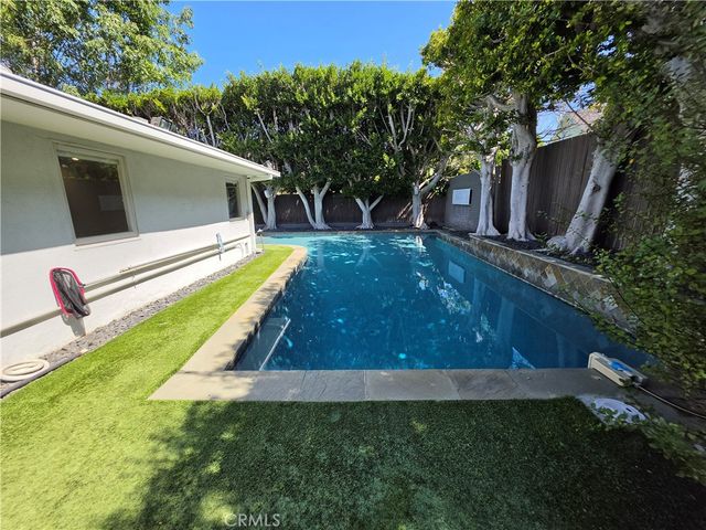 310 S Thurston, Los Angeles, CA 90049